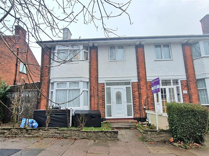 4 Bedroom Semi-Detached House To Rent In Grand Avenue, Wembley, HA9