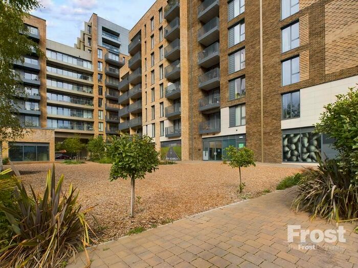 1 Bedroom Flat To Rent In Kempton House, London Square, High Street, TW18