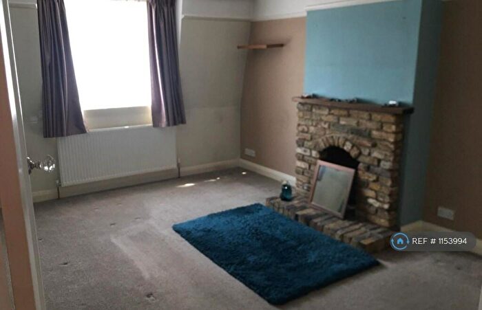 2 Bedroom Flat To Rent In Brighton Road, Burgh Heath, Tadworth, KT20