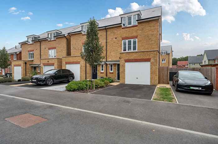 3 Bedroom Semi-Detached House For Sale In Colyer Way, Ash, Aldershot, Surrey, GU12