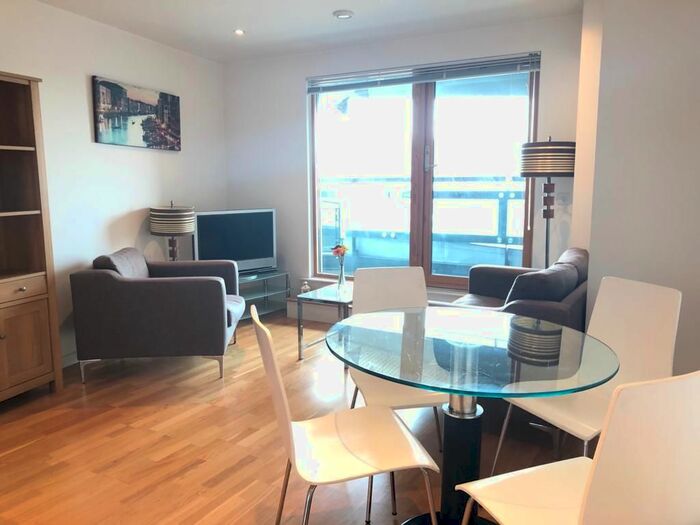 2 Bedroom Flat To Rent In The Gateway North, Crown Point Road, Leeds, LS9