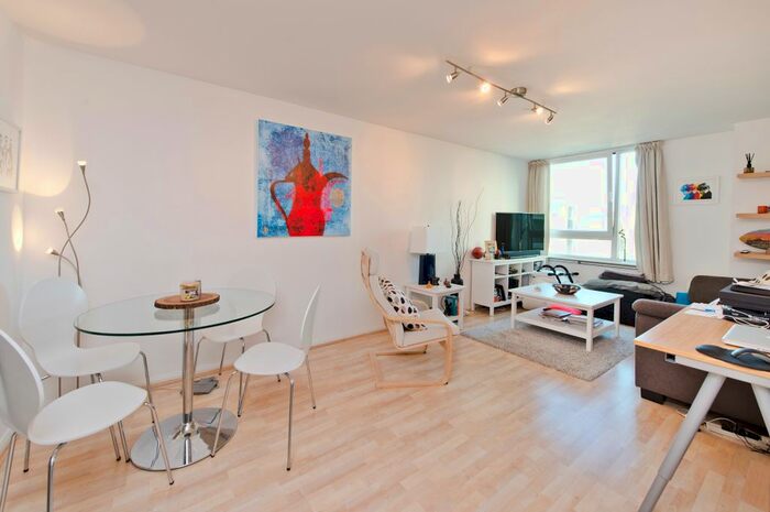 1 Bedroom Flat To Rent In Hanover House, St. George Wharf, Vauxhall, London, SW8