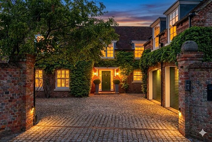 5 Bedroom Detached House For Sale In High Street, Chieveley, RG20