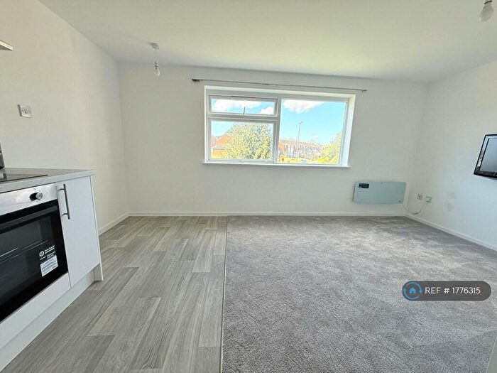 1 Bedroom Flat To Rent In Handcross Road, Luton, LU2
