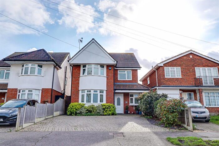 4 Bedroom Detached House For Sale In Briarwood Drive, Leigh On Sea, SS9