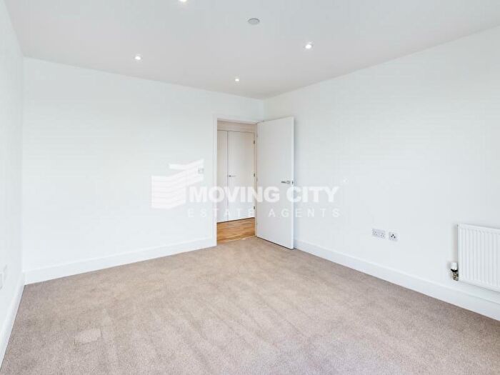 2 Bedroom Apartment To Rent In City View Point, Leven Road, Poplar, E14
