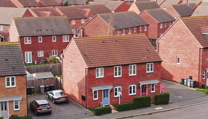 3 Bedroom Semi-Detached House For Sale In Balmoral Drive, Grantham, NG31