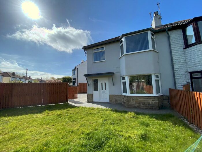 3 Bedroom House To Rent In Ringwood Drive, Leeds, LS14