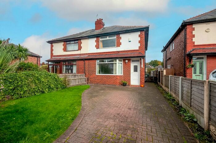 3 Bedroom Semi-Detached House To Rent In Jubilee Avenue, Padgate, Warrington, WA1