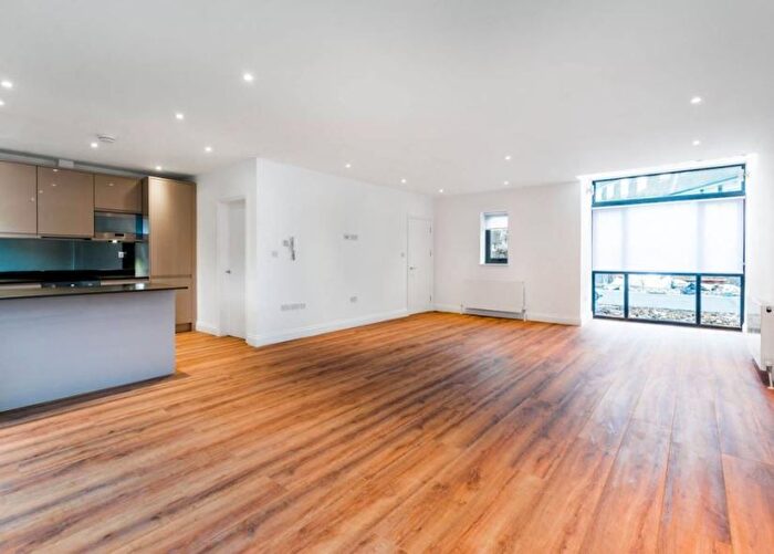 2 Bedroom Detached House To Rent In East End Road, London, N2