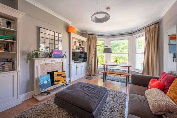 2 Bedroom Flat To Rent In Fordwych Road, West Hampstead, London, NW2