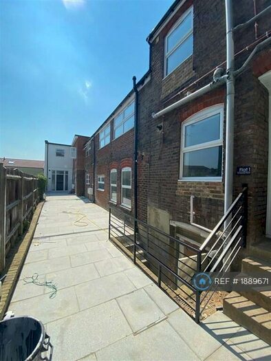 2 Bedroom Maisonette To Rent In Clarendon Road, Luton, LU2