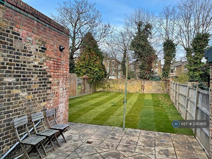 2 Bedroom Flat To Rent In Brockley, London, SE4