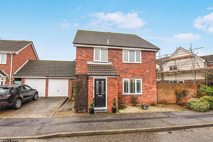 4 Bedroom Link Detached House For Sale In Redshank Crescent, South Woodham Ferrers, Chelmsford, CM3
