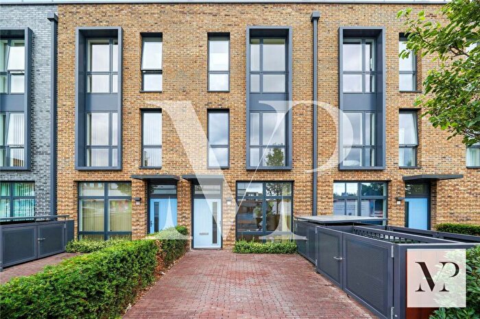 4 Bedroom House To Rent In Armstrong Close, Kidbrook Village, London, SE3