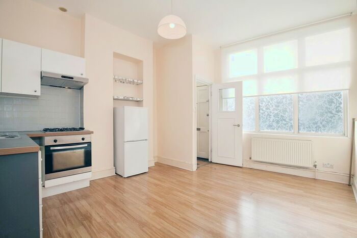 1 Bedroom Flat To Rent In Askew Road, London, W12