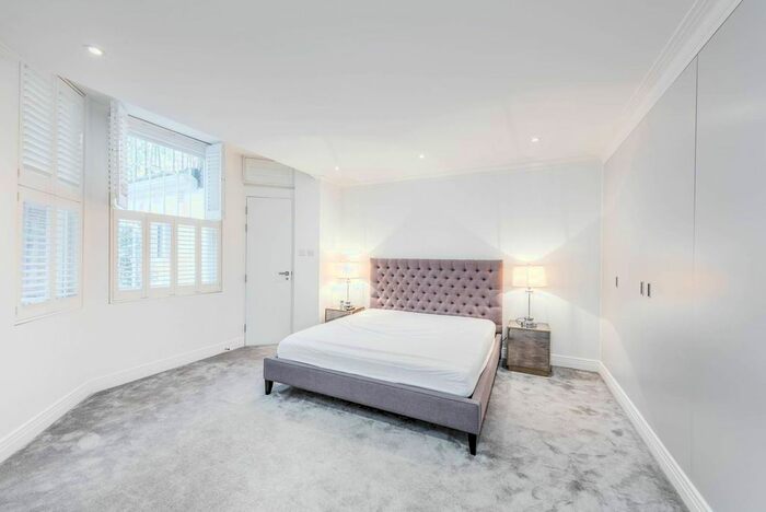 2 Bedroom Flat To Rent In Egerton Gardens, Knightsbridge, London, SW3