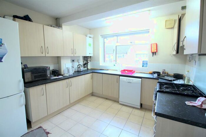 5 Bedroom Semi-Detached House To Rent In **&#;pppw Excluding Bills** Harlaxton Drive, Lenton, NG7