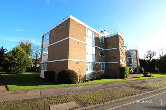 2 Bedroom Flat To Rent In Boreham Holt, Elstree, Borehamwood, Hertfordshire, WD6