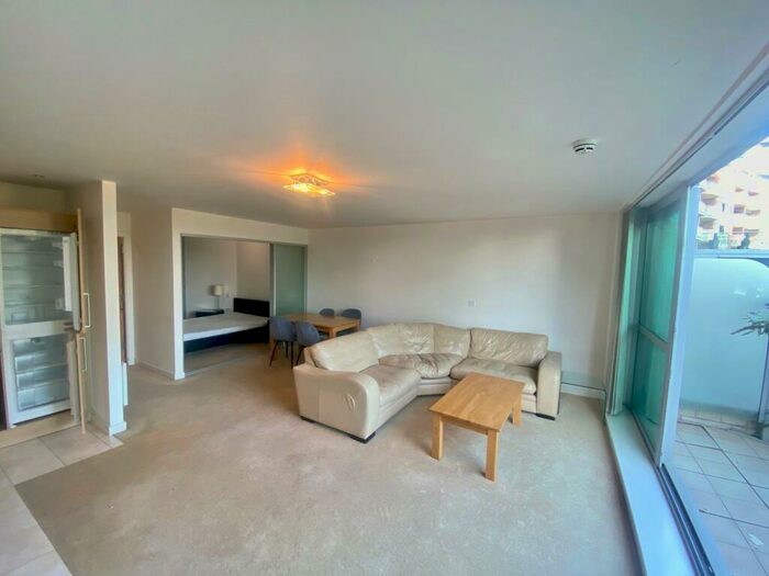 1 Bedroom Apartment To Rent In River Crescent, Nottingham, NG2