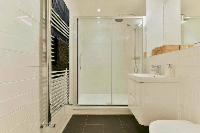1 Bedroom Flat For Sale In South Street, Epsom, KT18