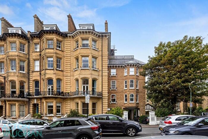 3 Bedroom Apartment For Sale In First Avenue, Hove, BN3