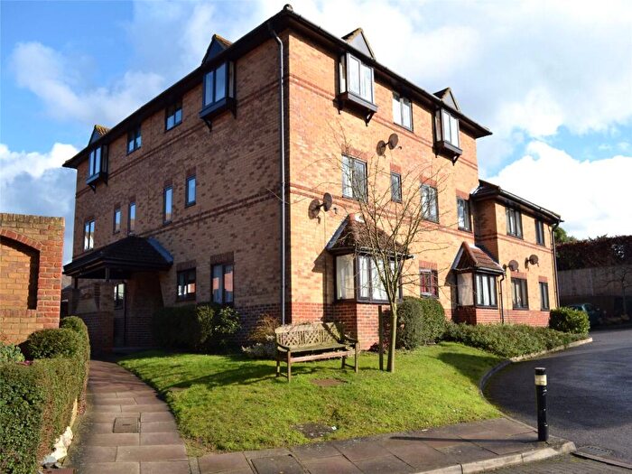 1 Bedroom Apartment To Rent In St Swithins Court, Polehampton Close, Twyford, Berkshire, RG10