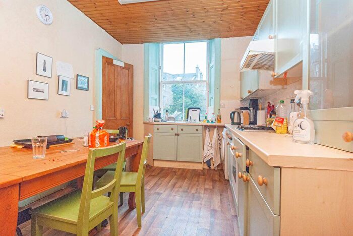 3 Bedroom Flat To Rent In T – Marchmont Crescent, Edinburgh, EH9