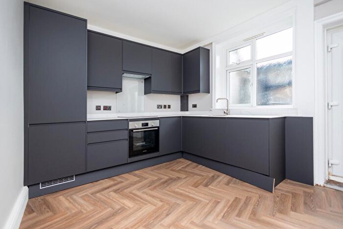 2 Bedroom Flat To Rent In Richmond Hill, Bournemouth, BH2