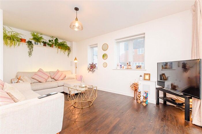 2 Bedroom Flat For Sale In Barchamber Way, Gravesend, Kent, DA12