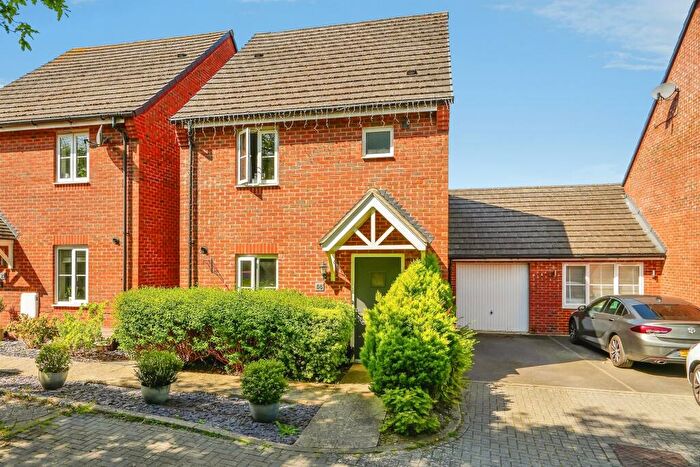 3 Bedroom Link Detached House For Sale In Robin Way, Didcot, OX11