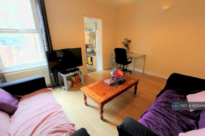 4 Bedroom Terraced House To Rent In Highgrove Street, Reading, RG1