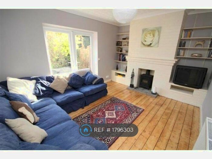 4 Bedroom Detached House To Rent In Groundwell Road, Swindon, SN1