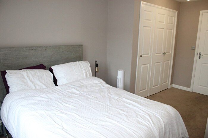 2 Bedroom Flat To Rent In Chancel Court, Solihull, West Midlands, B91