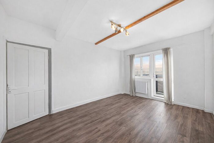 2 Bedroom Flat For Sale In Holmewood Gardens, London, SW2