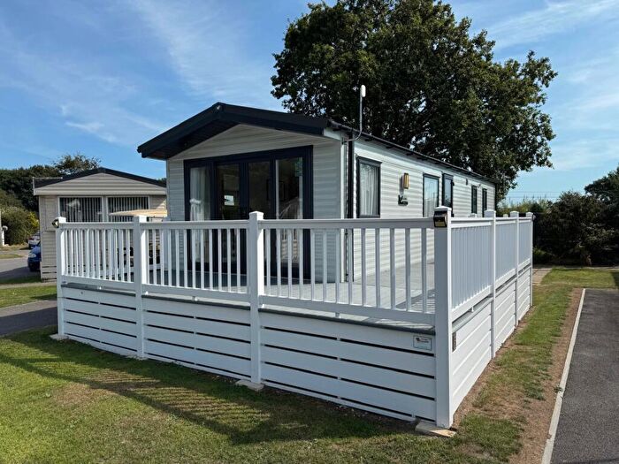 2 Bedroom Caravan For Sale In Willerby Lamberhurst, Solent Breezes Holiday Park, Warsash, Southampton, Hampshire, SO31