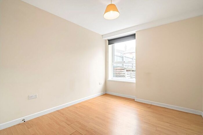 1 Bedroom Flat To Rent In Pepys Road, Raynes Park, SW20
