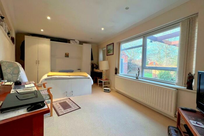 Studio To Rent In Dartnell Park Road, West Byfleet, Surrey, KT14