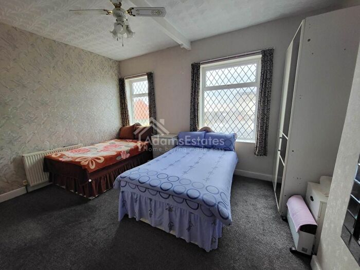 3 Bedroom Terraced House For Sale In Wharf Street, Dewsbury, WF12