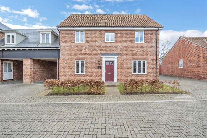 4 Bedroom Link Detached House For Sale In Pamment Close, Tostock, IP30