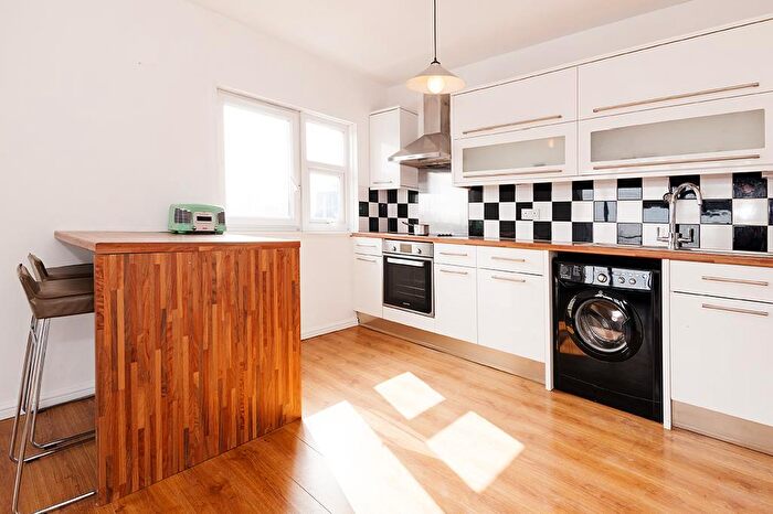 2 Bedroom Apartment To Rent In Charles Square, Shoreditch, London, N1