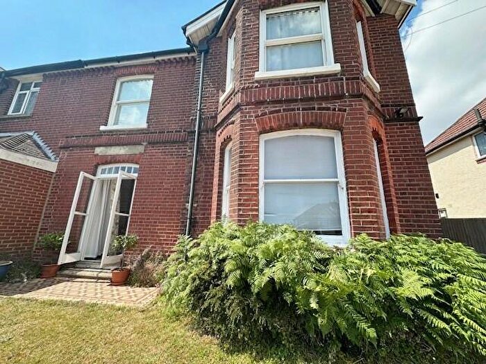 2 Bedroom Maisonette To Rent In Peartree Avenue, Bitterne, Southampton, SO19