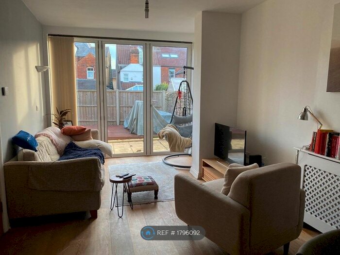 3 Bedroom Detached House To Rent In Ripley Road, Swindon, SN1