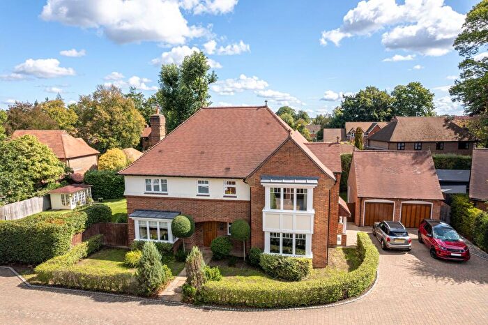 5 Bedroom Detached House For Sale In Robins Gardens, Fleet, GU51