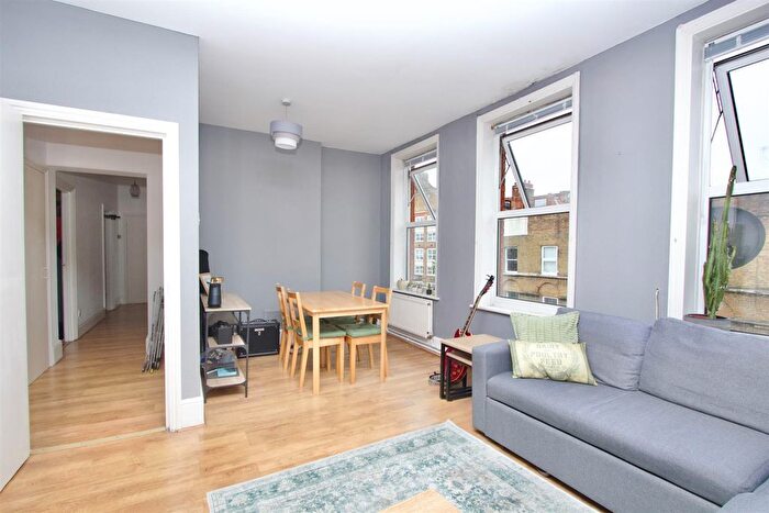 3 Bedroom Flat To Rent In Stoke Newington Church Street, N16