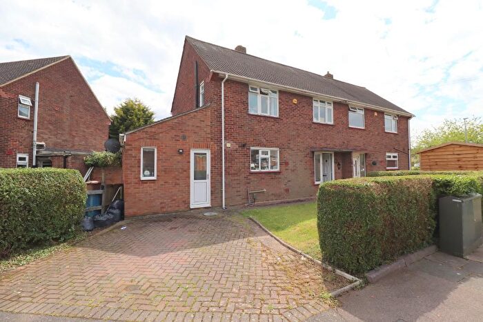 3 Bedroom Semi-Detached House To Rent In High Wood Close, Luton, LU1