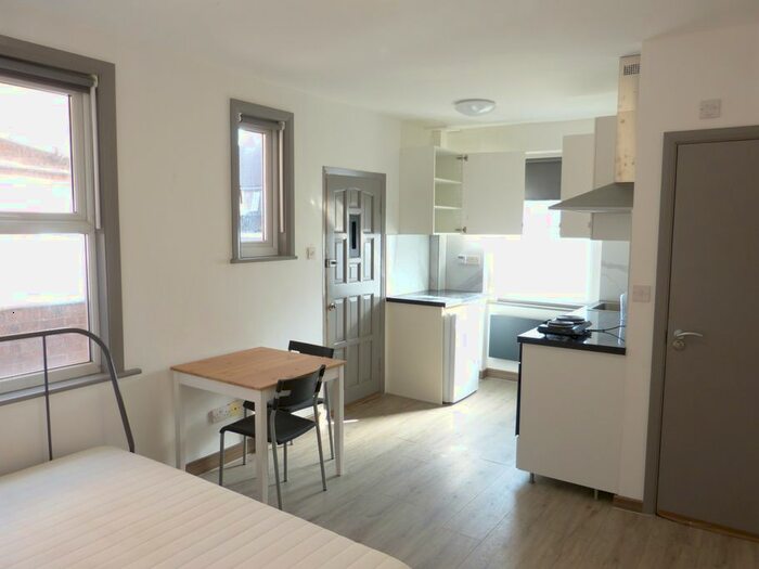 Studio To Rent In Golders Green Road, London, NW11