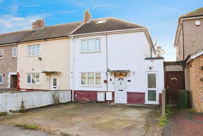 3 Bedroom Detached House For Sale In Mead Avenue, Langley, SL3