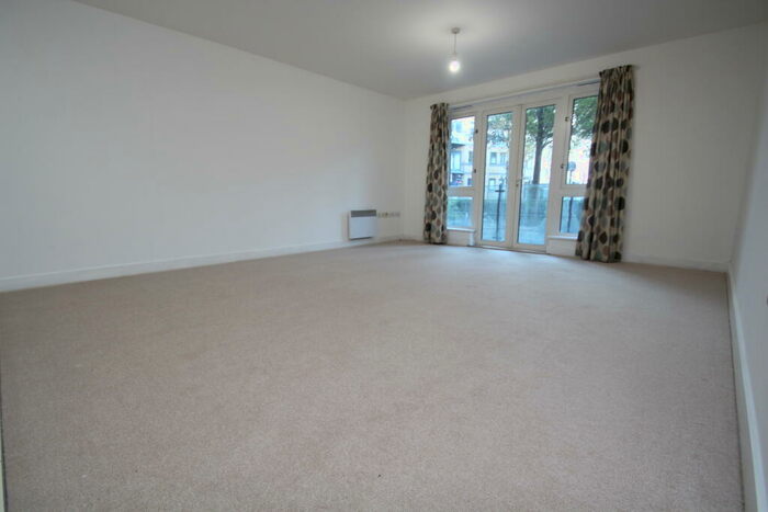 2 Bedroom Flat To Rent In Park Lane, Croydon, CR0