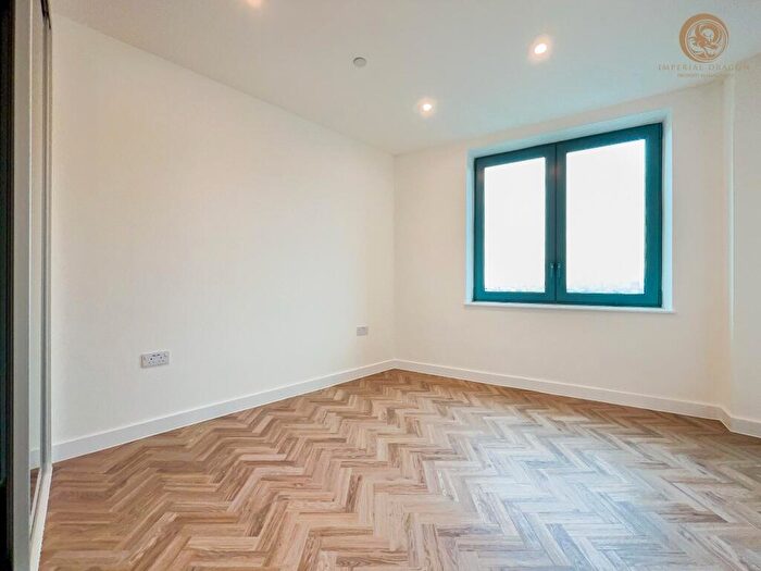 Apartment To Rent In Skyline Apartments, Makers Yard, London, E3